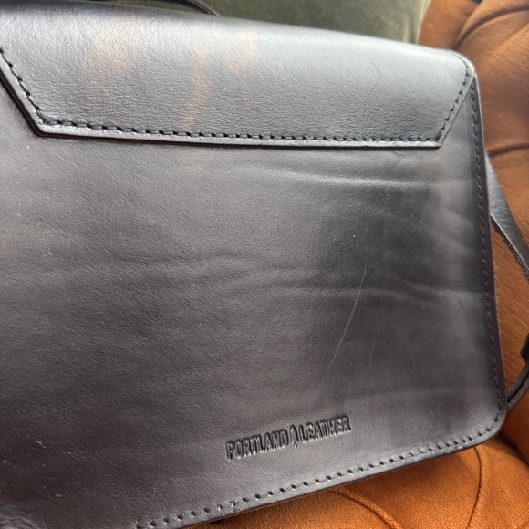 Portland Leather Hawthorne Crossbody Bag - Picture 6 of 8